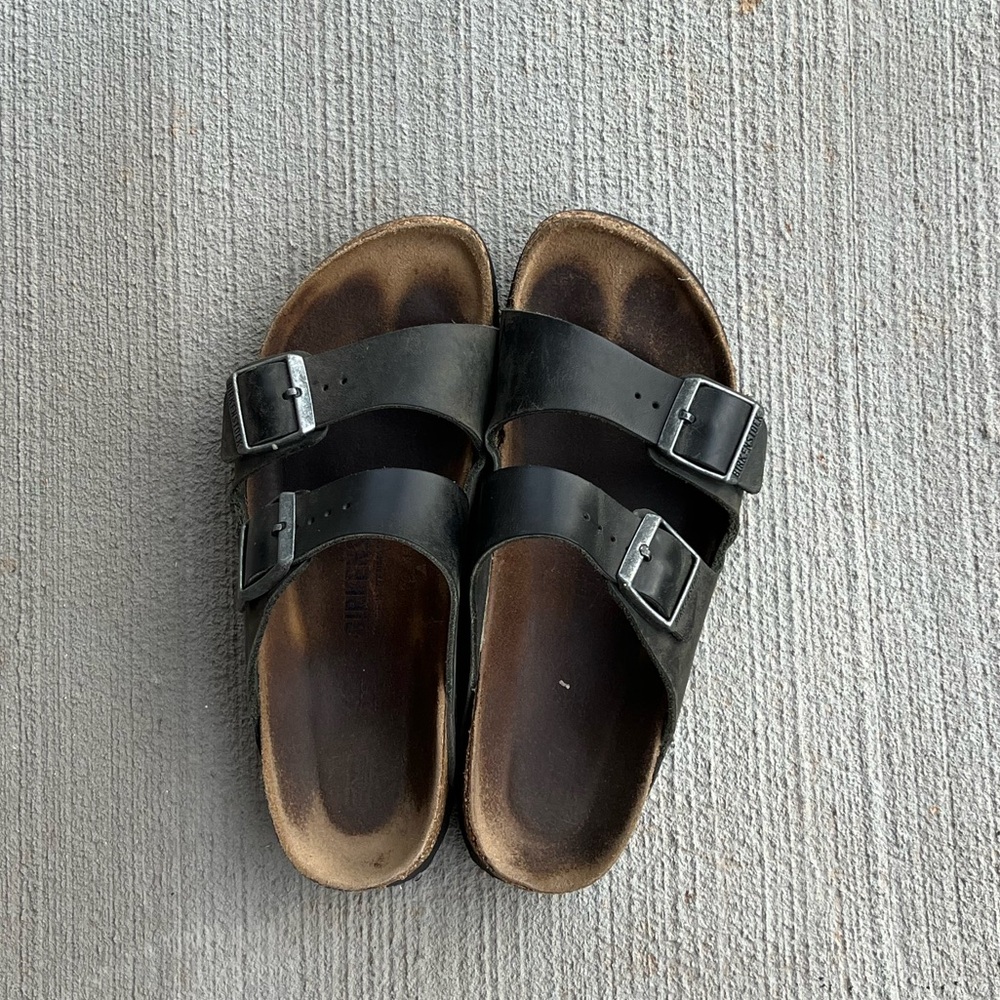 black arizona style birkenstocks sandals